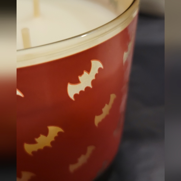 Goose Creek Spooky Candle 3-Wick - Picture 3 of 5